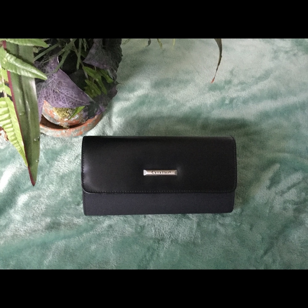 Accesorize with bag with Attachable straps.  NWOT